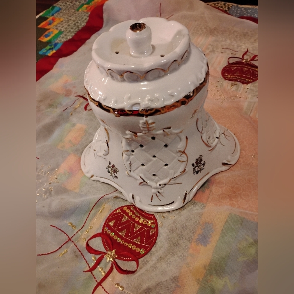 1950's Lovely Victorian Porcelian Table Lamp Shade